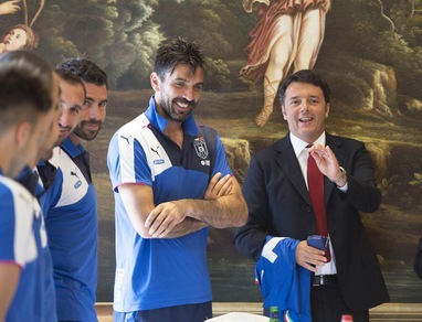 Italia, Renzi fa visita agli azzurri prima della Norvegia