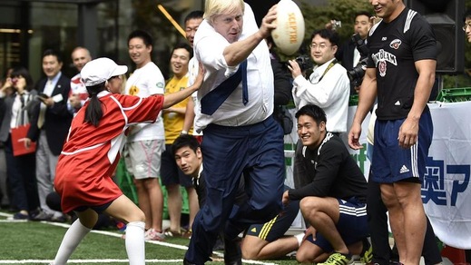Rugby, Boris Johnson travolge un bambino