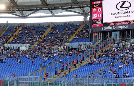 Derby, Valentino Rossi sui maxischermi all'Olimpico