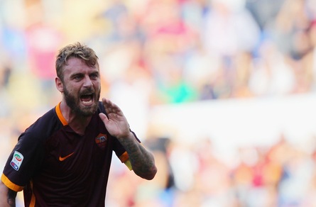 De Rossi fa 500: «È il momento giusto per vincere». Totti: «Sei grande»