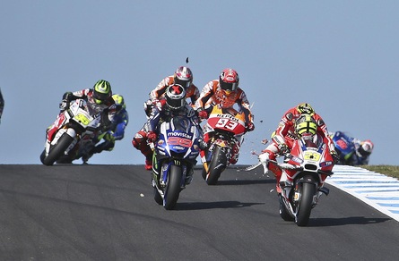 MotoGP Australia, Iannone fa a "sportellate" col gabbiano