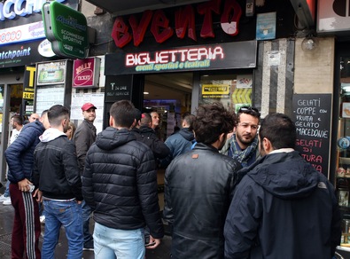 E' già febbre Fiorentina-Roma: in coda per i biglietti al Franchi