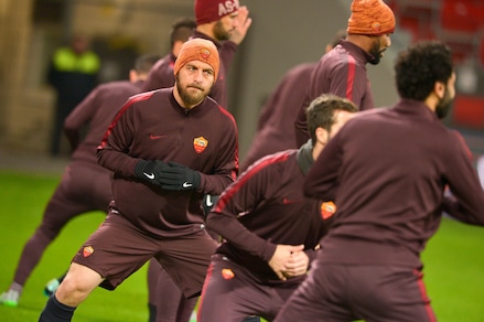 Roma, che freddo: cappelli e guanti alla BayArena!
