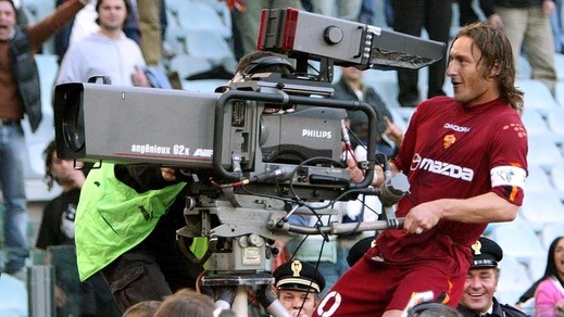 Troppa tv, pochi spettatori: dove va il calcio italiano?