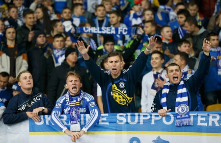 Champions, vergogna a Kiev: tifosi di colore cacciati dagli spalti