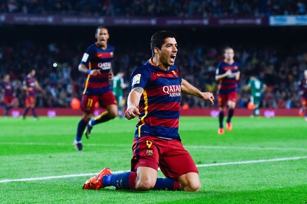 Barcellona, la tripletta di Suarez regala la vetta