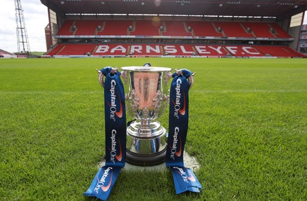 Barnsley: tifoso si addormenta in bagno durante la partita, salvato dai vigili del fuoco