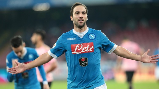 Napoli-Palermo 2-0: Higuain stratosferico. Rabbia Insigne dopo il cambio