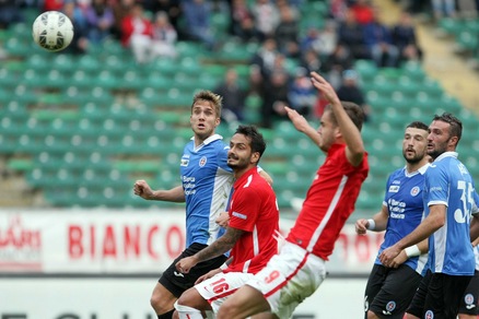 Bari-Novara 1-1: l'autogol di Faraoni firma il pareggio