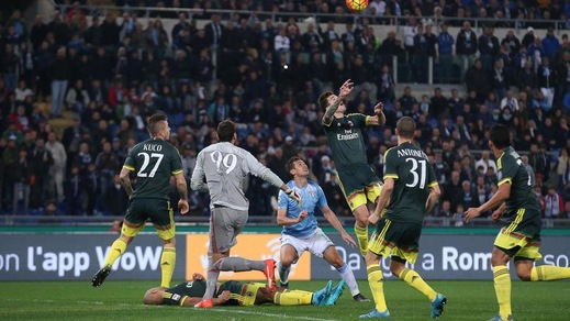 Milan, paura per Alex: crolla a terra dopo uno scontro di gioco