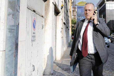 Lotito a 200 all'ora tra Roma e Salerno, fioccano multe da 70 mila euro