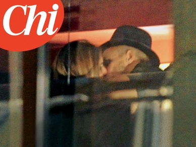 Su "Chi" il primo bacio tra Conte e Pedron