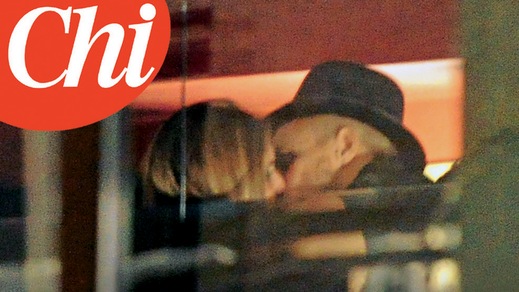 Su "Chi" il primo bacio tra Conte e Pedron