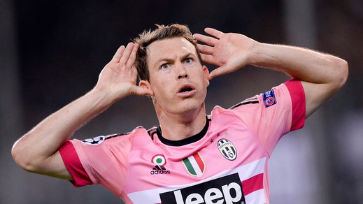 Borussia Moenchengladbach-Juventus 1-1: favola Lichtsteiner, torna e segna. Bianconeri secondi nel girone