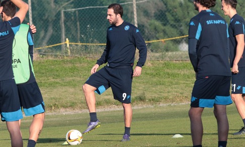 Napoli, Higuain concentrato per l'Europa League