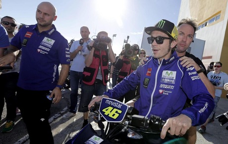 MotoGp Valencia, Rossi e Marquez nel paddock