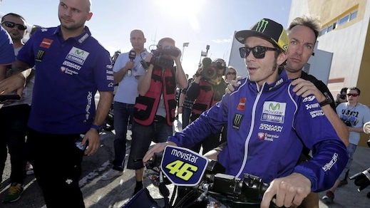 MotoGp Valencia, Rossi e Marquez nel paddock