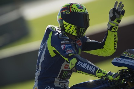 MotoGP Valencia in diretta, Rossi risponde a Lorenzo
