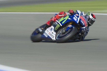 MotoGP la diretta da Valencia, Lorenzo pole da record