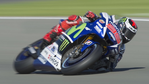 MotoGP la diretta da Valencia, Lorenzo pole da record