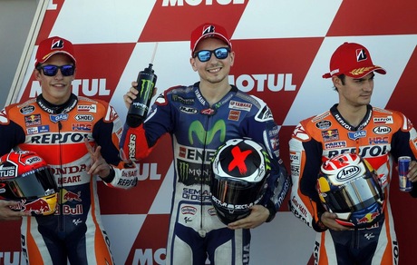 Lorenzo pole da record, ora Rossi ha bisogno di... Marquez