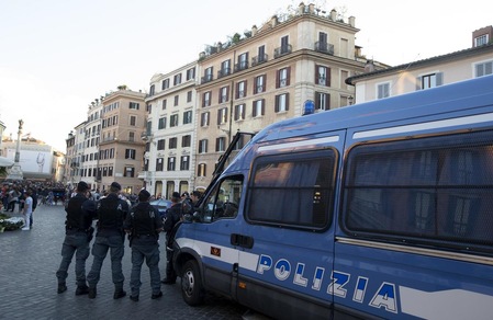 Un derby mai visto con le curve vuote: allarme incidenti