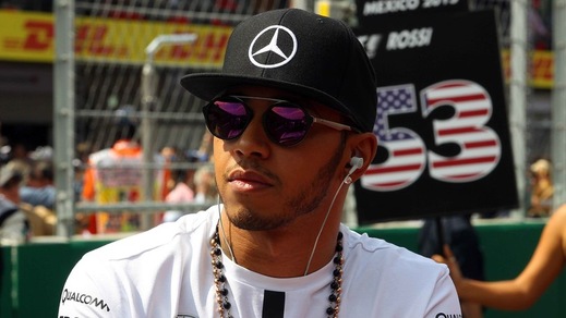 F1 Mercedes, Hamilton: «Sono fan di Schumacher, mai mancato di rispetto»