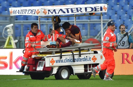 Derby Roma-Lazio, entrata killer di Lulic: per Salah si teme una frattura