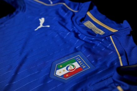 Nazionale, colletto alto e tricolore, ecco la nuova maglia azzurra