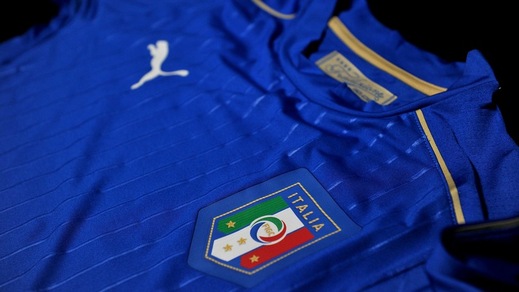 Nazionale, colletto alto e tricolore, ecco la nuova maglia azzurra