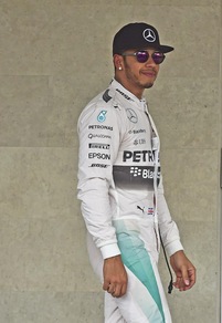 Hamilton e la Scherzinger si incontrano in un locale e poi..