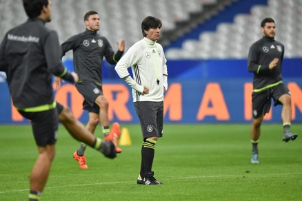 Parigi, allarme bomba: evacuato Hotel della Germania