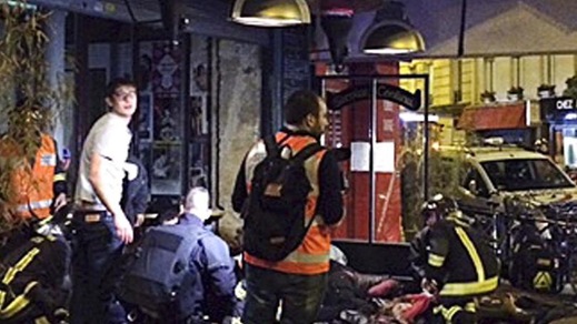 Attentati Parigi, un testimone: «Ho visto l'orrore, cadaveri su asfalto»