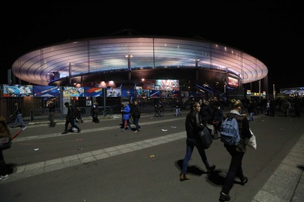 Attentati Parigi, la Marsigliese prima delle partite di Serie B