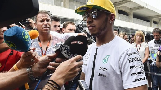 Attentati Parigi, Hamilton: «Prego per le vittime»