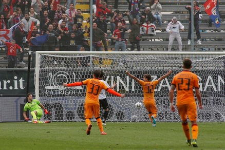 Cagliari, super Melchiorri. Lo Spezia va al tappeto