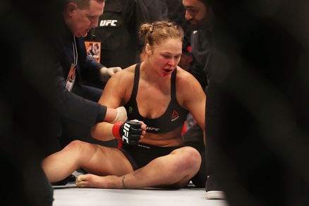 Clamoroso in UFC: l'invincibile Ronda Rousey va ko