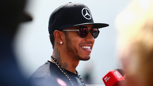 Lewis Hamilton con occhiali Marcolin