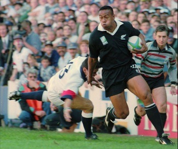 Rugby, Lomu muore a 40 anni: le immagini più belle della sua carriera