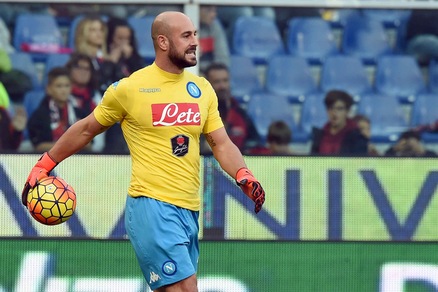 Napoli, totem Reina. Il più amato, il meno battuto