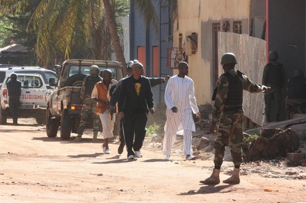 Terrorismo in Mali: spari in hotel, 27 morti