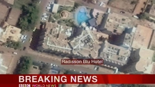 Mali: un hotel in mano ai terroristi, centinaia gli ostaggi