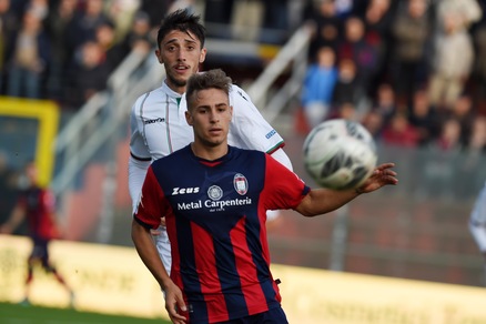 Serie B, 14ª giornata: vola il Crotone, è a un punto dal Cagliari. La Salernitana si salva