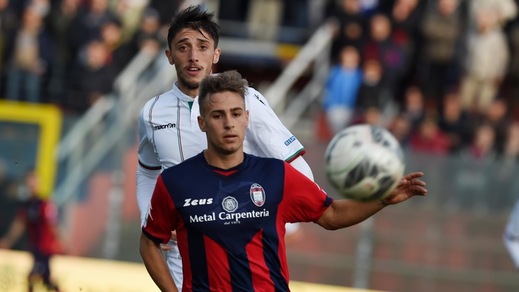 Serie B, 14ª giornata: vola il Crotone, è a un punto dal Cagliari. La Salernitana si salva