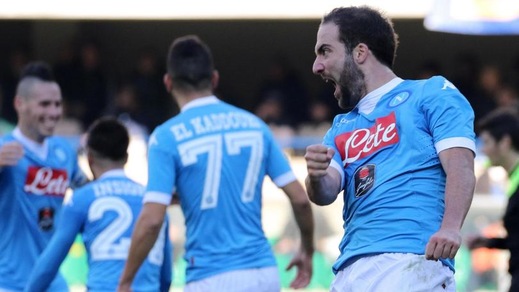 Verona-Napoli 0-2 Insigne e Higuain, Sarri vola
