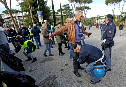 Olimpico blindato, Lazio-Palermo coi metal detector