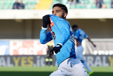 Napoli, Insigne bacia la maglia dopo gli insulti del Bentegodi