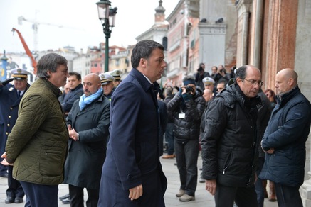 Venezia, l'omaggio di Renzi a Valeria Solesin