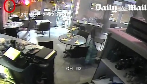 Parigi, il mitra si inceppa. E' italiana la ragazza miracolata