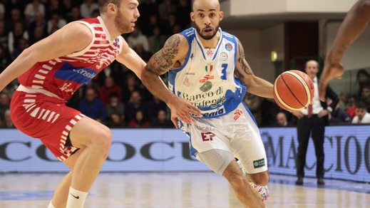 Sassari si riscatta, Cremona ferma Pistoia